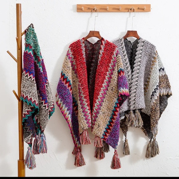 Gorgeous crocheted ponchos - Picture 4 of 6